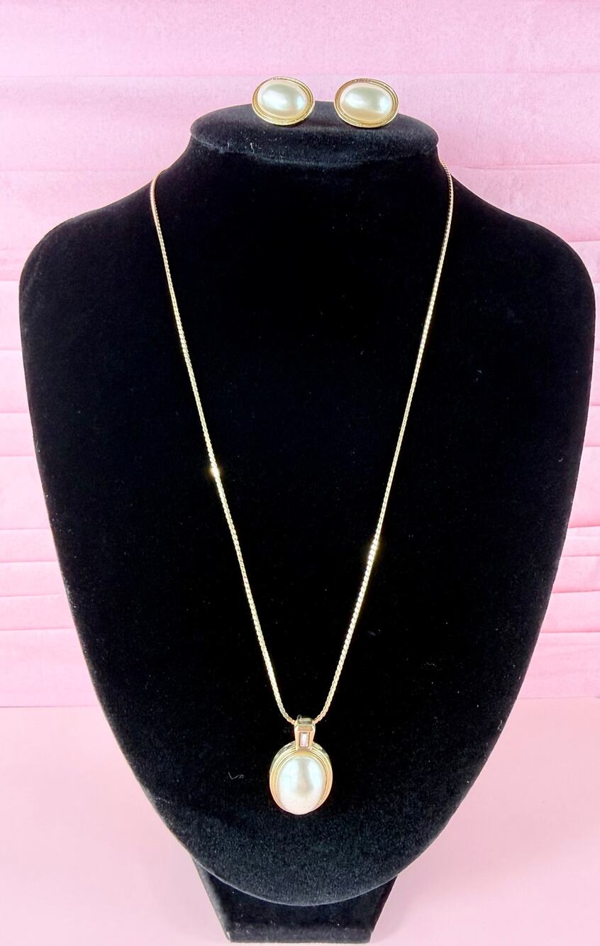 1980s Vintage Avon Gold Tone Faux Pearls 17" Necklace and Earring Set